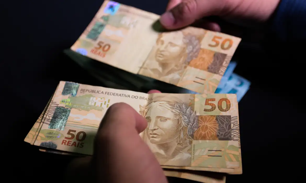 A USO DE GRANDES QUANTIAS EM DINHEIRO EM ESPÉCIE PODERÁ FICAR RESTRITO
