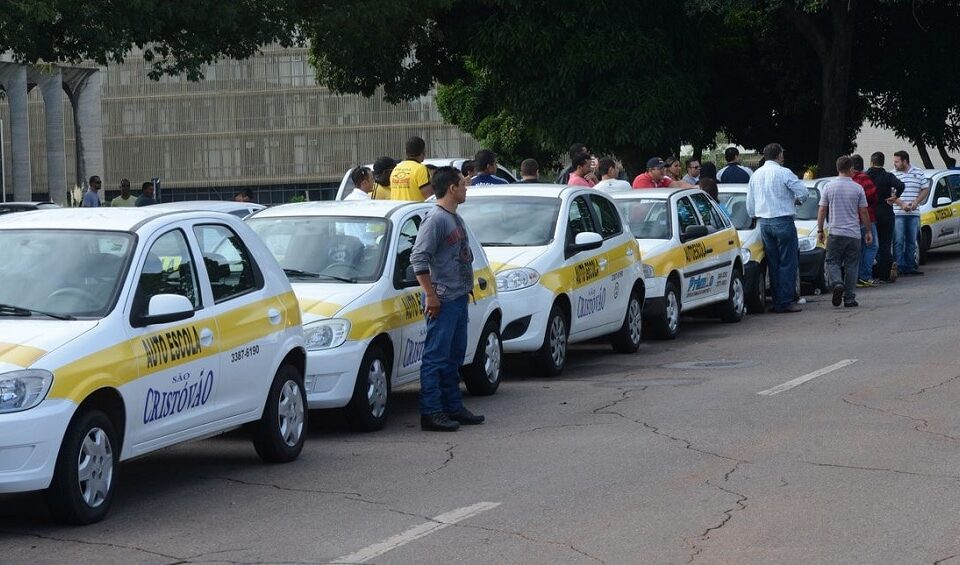 CONTRAN APROVA CNH SEM OBRIGATORIEDADE DE AUTOESCOLA