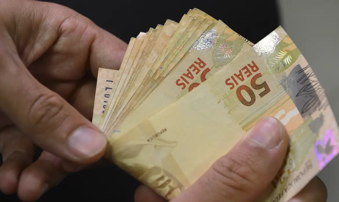 MAIS DE R$ 10 BILHÕES SEGUEM ESQUECIDOS EM BANCOS POR BRASILEIROS
