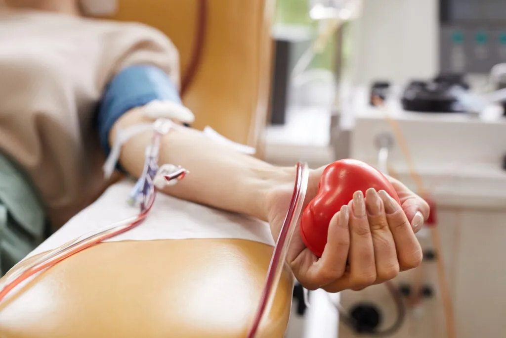 TESTEMUNHAS DE JEOVÁ MUDAM REGRAS A RESPEITO DE TRANSFUSÃO DE SANGUE