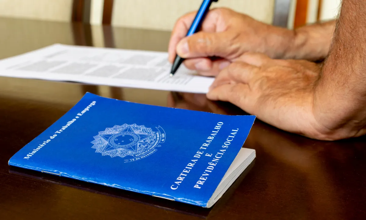 FALTAS PODEM REDUZIR DIAS DE DESCANSO NAS FÉRIAS 2026 DO CLT