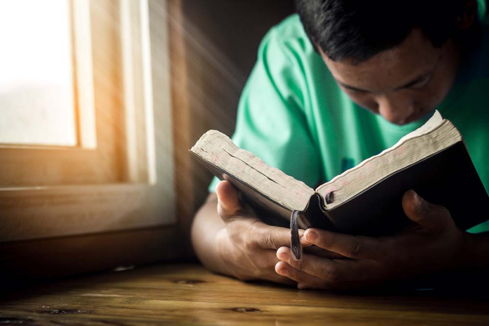 QUEM É UMA PESSOA CONSAGRADA A DEUS? AQUELE QUE VIVE CONSTANTEMENTE NO ÂMBITO DA VONTADE DE DEUS