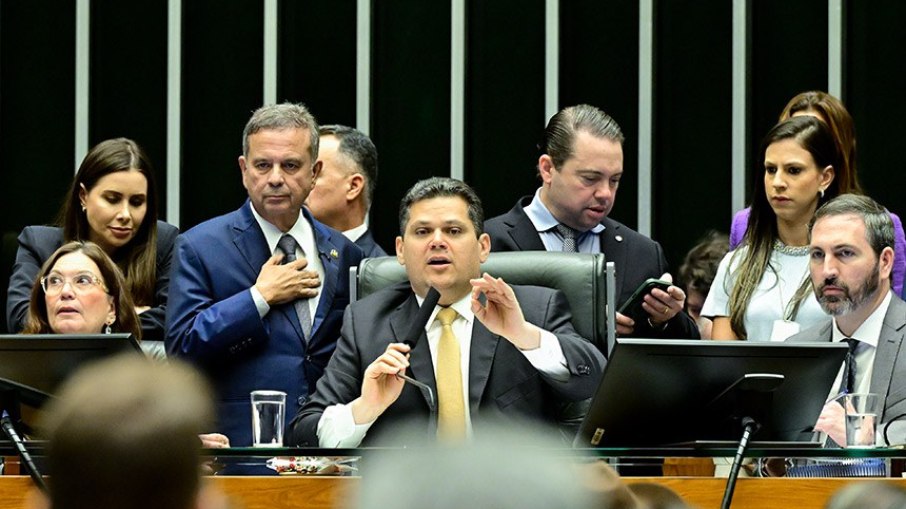 LIBEROU GERAL! CONGRESSO LEGALIZA ‘COMPRA DE VOTOS’ NO BRASIL