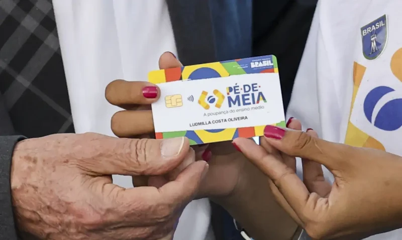 ESTUDANTES SEM ACESSO AO PÉ-DE-MEIA PRECISAM ATUALIZAR CADASTRO ÚNICO PARA TENTAR RECEBER BENEFÍCIO
